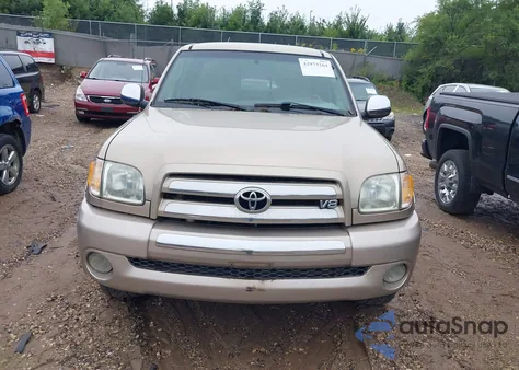 2004 Toyota Tundra Sr5 V8 z USA, uszkodzony, nr VIN 5TBBT441X4S453161